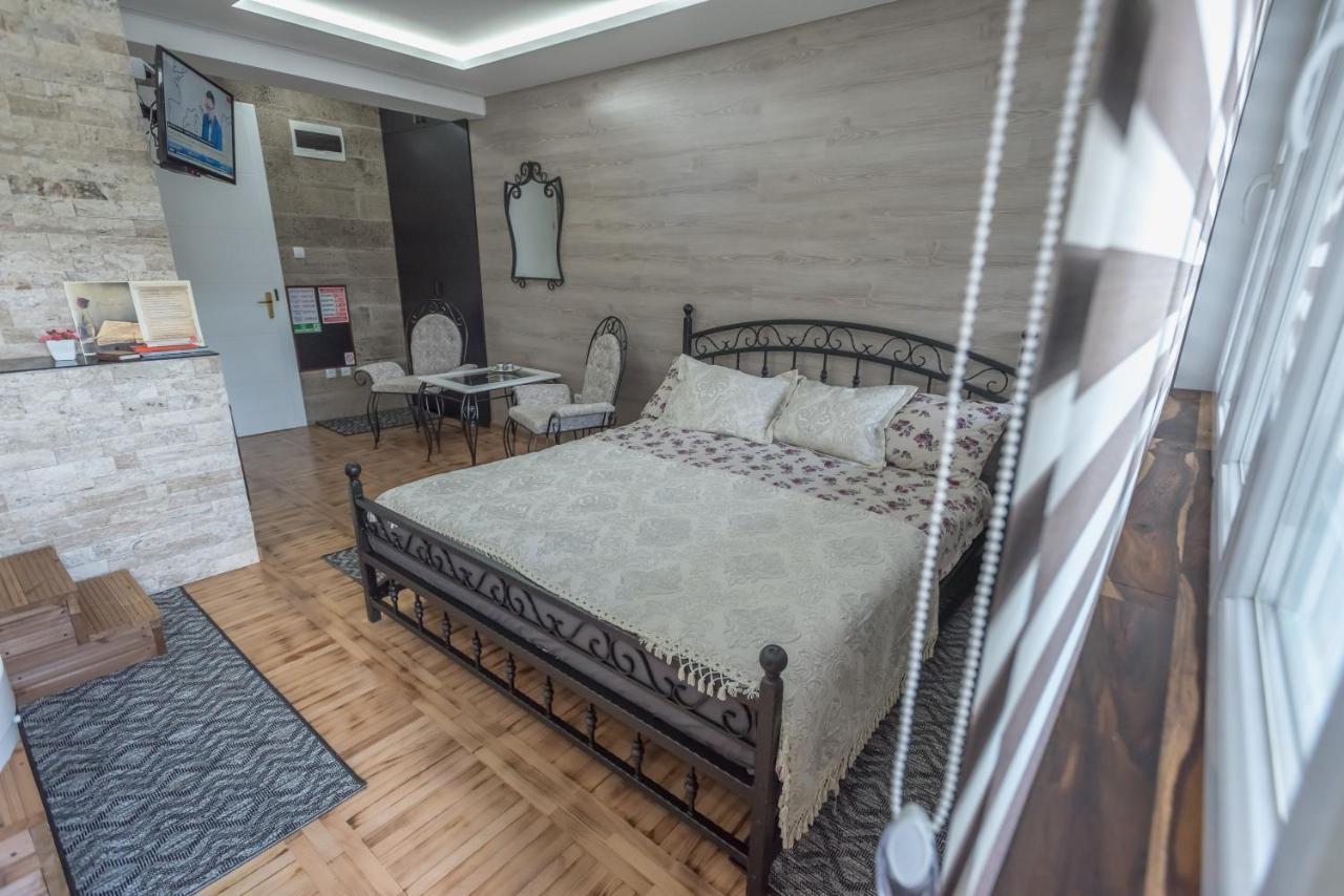 Onore Dell Amore Apartman Sa Djakuzijem Banja Koviljača Kültér fotó