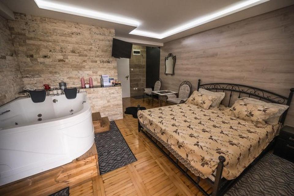 Onore Dell Amore Apartman Sa Djakuzijem Banja Koviljača Kültér fotó